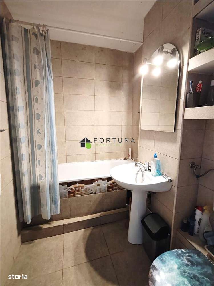 Apartament 3 camere , etaj intermediar - Astra-8