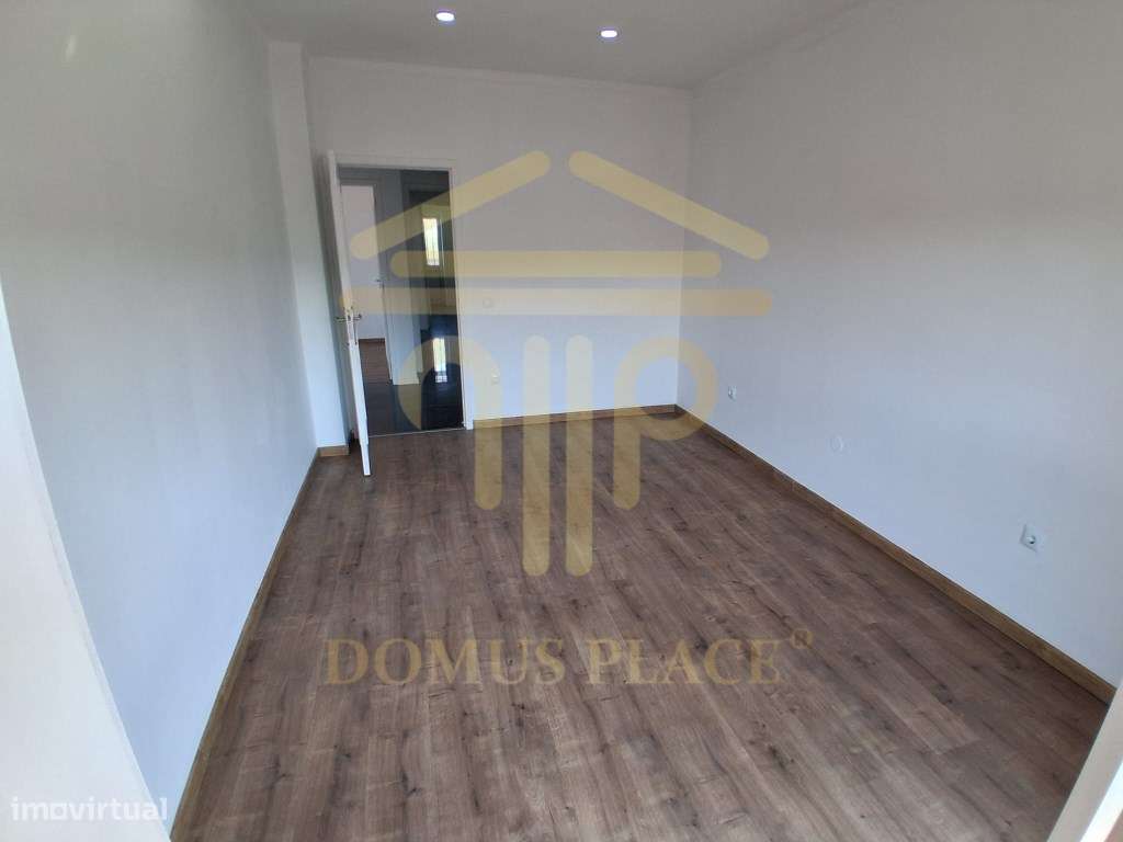 Apartamento T3 Renovado com 3 Frentes, Varandas e Garagem em Fânzer...-2