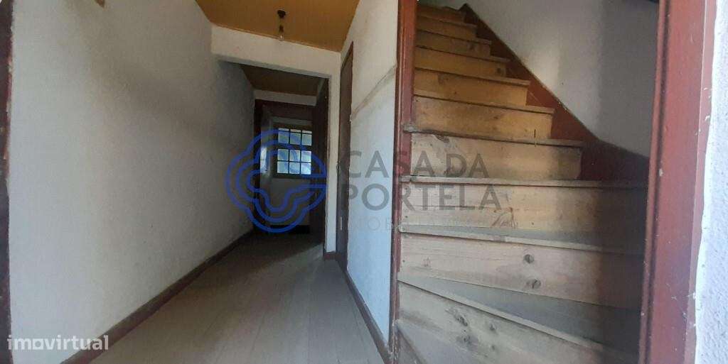 Moradia para Restauro no Centro da Vila de Silvares - Grande imagem: 3/9