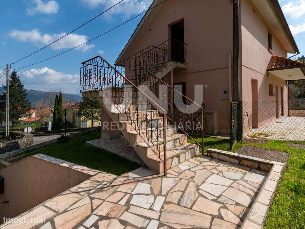 Moradia Bi-Familiar-6