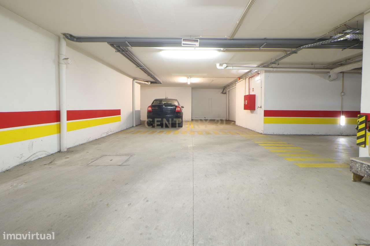 Apartamento T3 | 86 m2 + 14 m2 | Lugar de Garagem | Vista Rio Tejo | A-33