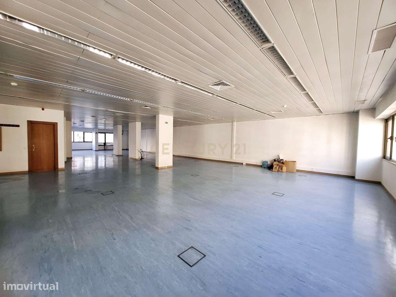 Escritório para arrendamento 448 m² / 2 lugares de estacionamento – La - Grande imagem: 4/34