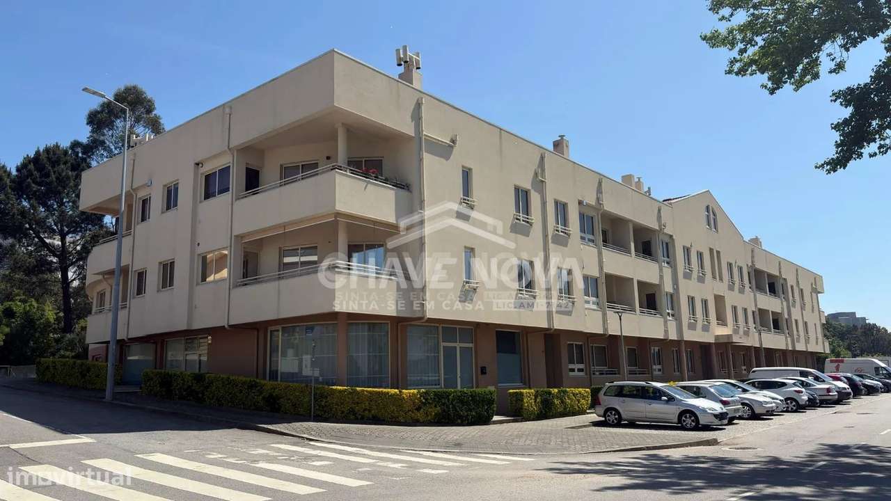 Apartamento T2 Duplex Renovado com Terraço, Garagem Box e 3 WC-23