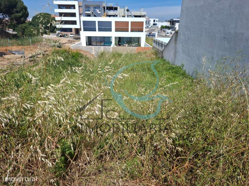 Terreno na Quinta da Amizade com projeto aprovado-1