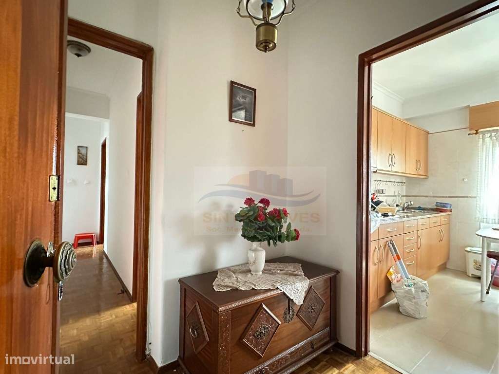 Apartamento T2 junto aos transportes em prédio com 2 elevadores - Grande imagem: 3/23