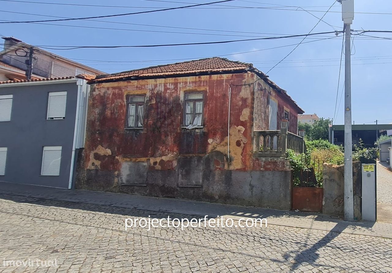 Moradia para Restaurar T2 Venda em Paços de Brandão,Santa Maria da Fei