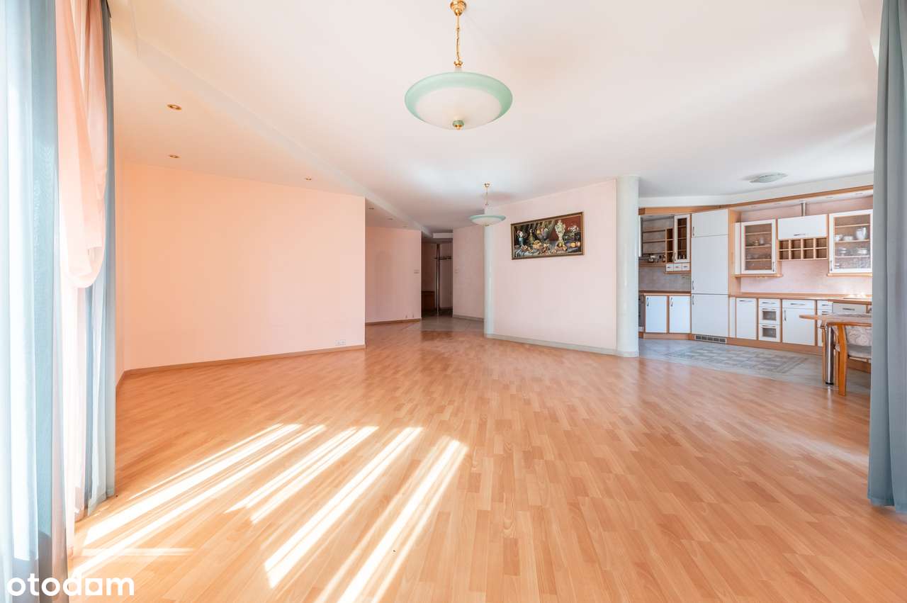 Mieszkanie dla osób szukających przestrzeni z 3 balkonami i parkingiem-2