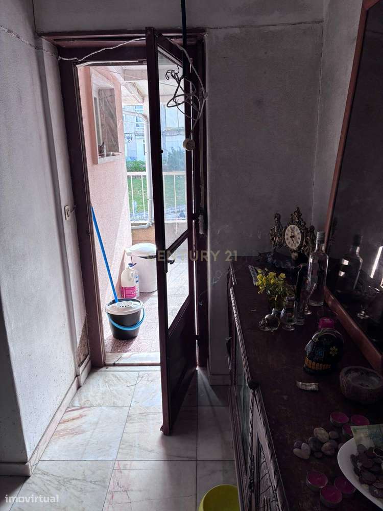 Excelente oportunidade em Queluz – T1 transformado em T2 com elevado p-5