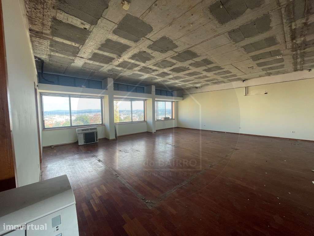 Prédio Urbano no Centro da Maia Potencial para Serviços ou Habitação-12