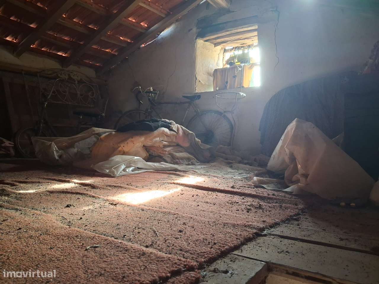 Casa de Aldeia, tipologia T2 + Sótão para recuperação total-8