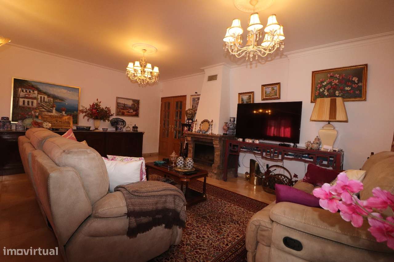 Moradia T4 com Piscina, Cave Ampla-45