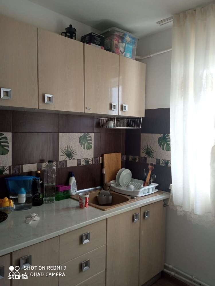 Apartament 3 camere cf 1 semidecomandat zona Micro 5-3