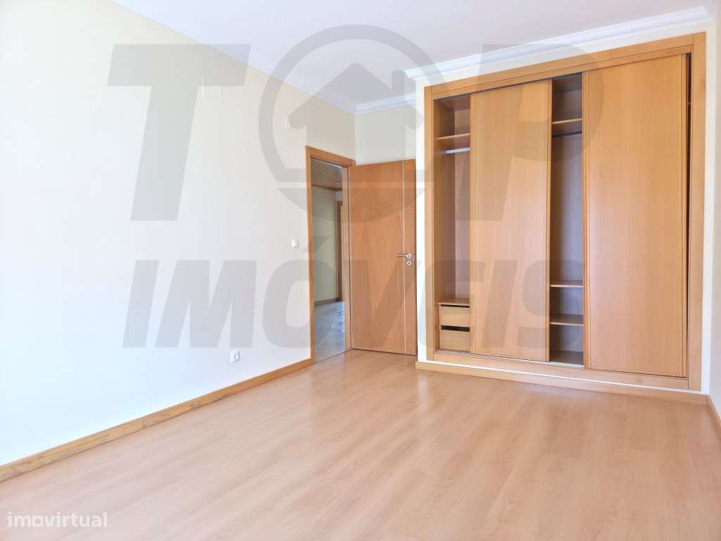 Apartamento T3 com Parqueamento - Urb. das Oliveirinhas - Samora Co...-11