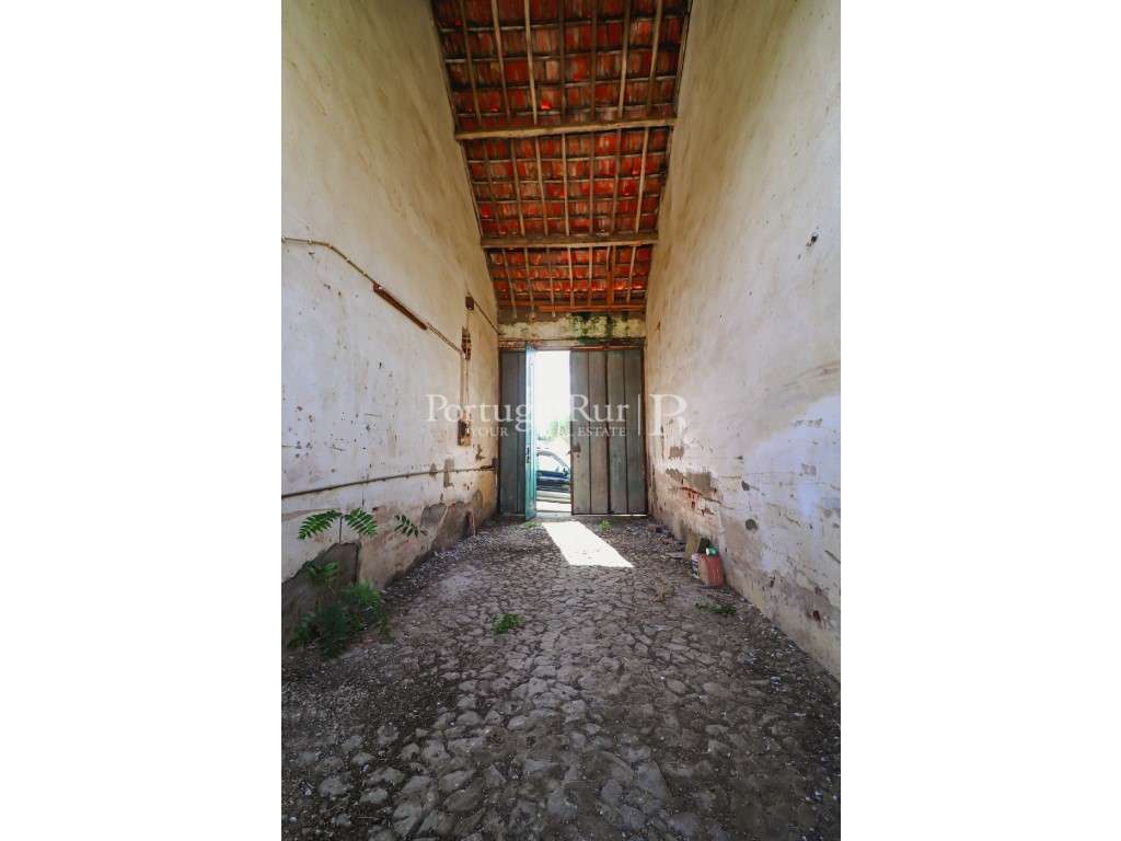 Edifício industrial na zona histórica de Montemor-o-Novo-7