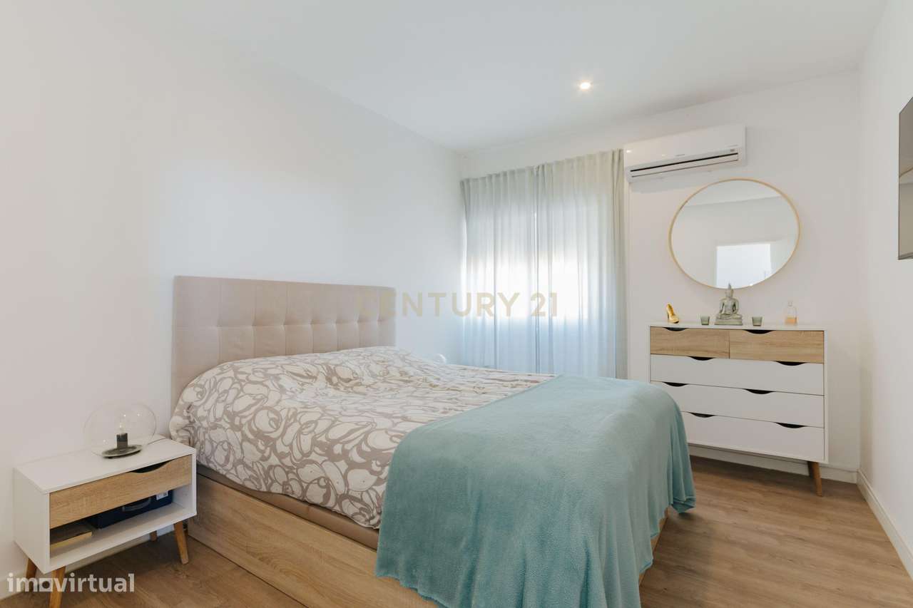 Apartamento T2 Totalmente remodelado com vista desafogada-8