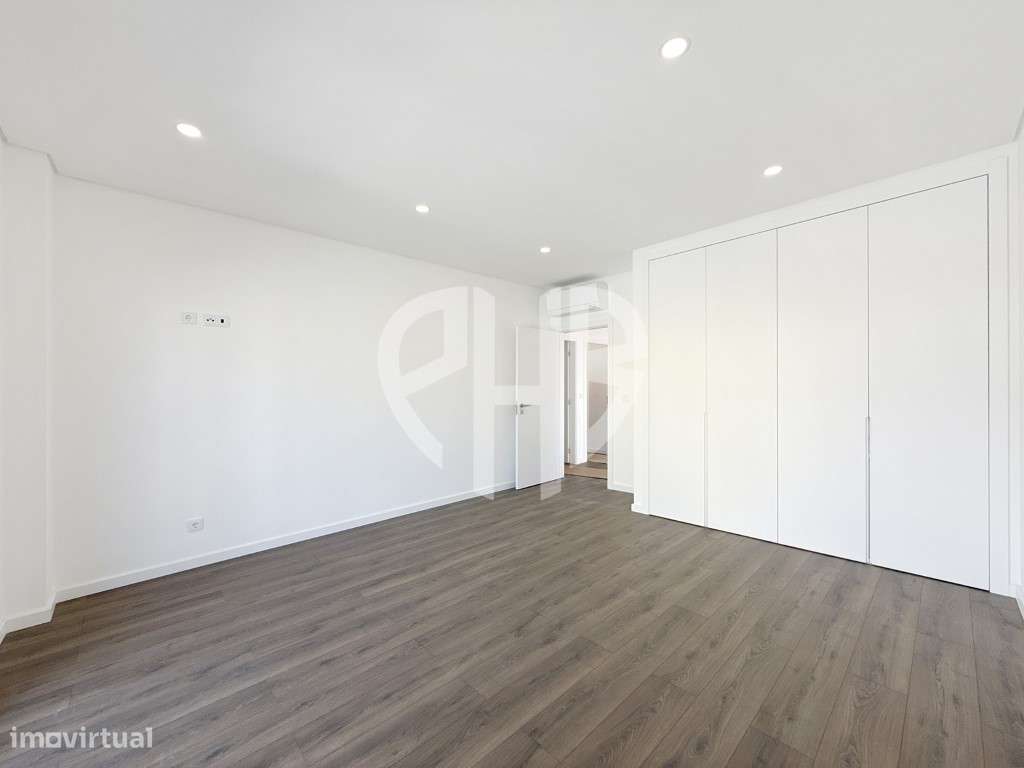 Moradia de Luxo T4 C/ Piscina e Box // Em Construção-43