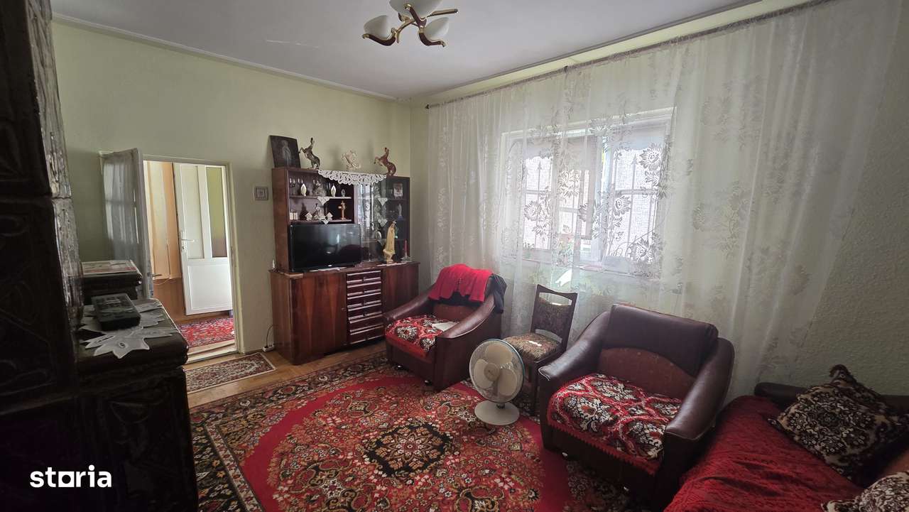 Vand casa caramida si teren 740 mp in Roman-2