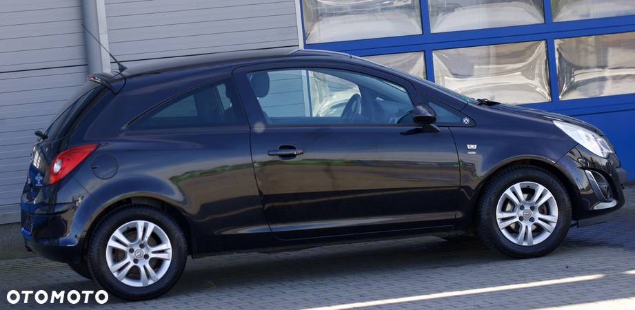 Opel Corsa 1.4 16V Cosmo - 12