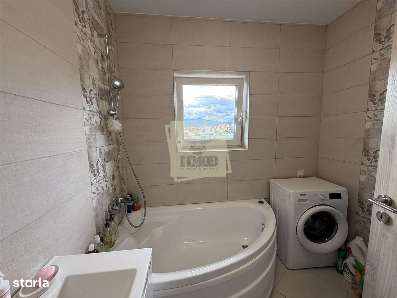 Apartament de lux cu 3 camere 2 bai etajul 1 zona  Calea Cisnadiei-11