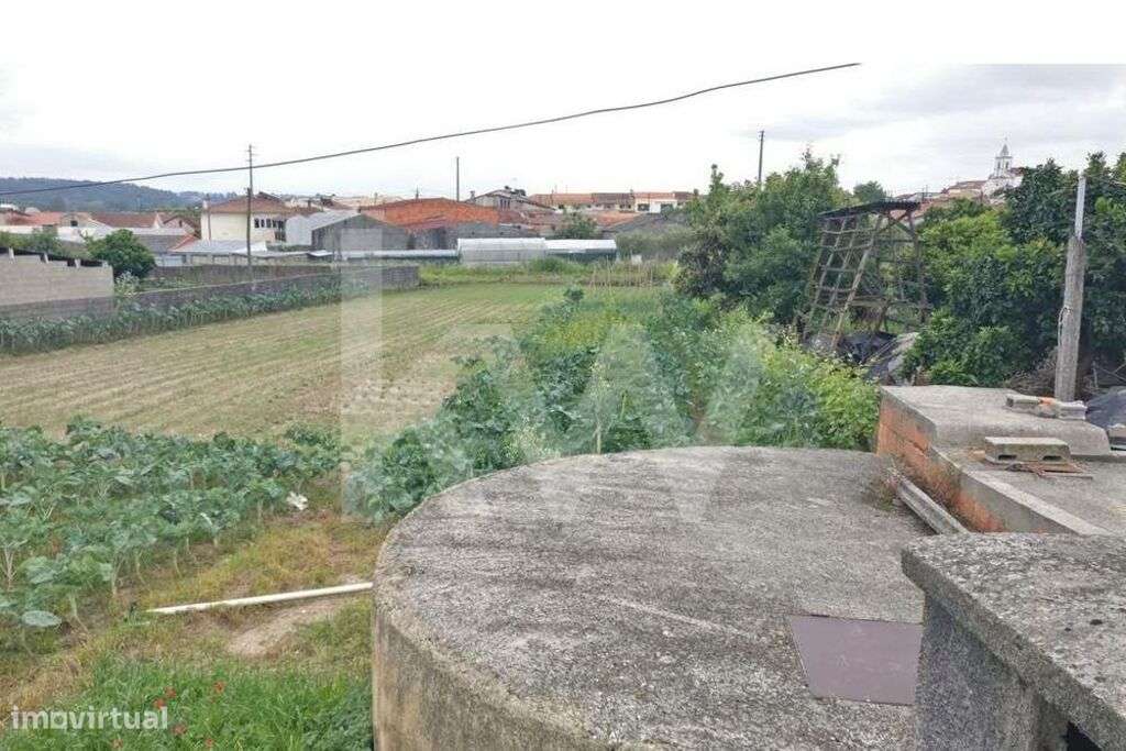 Terreno Urbano em Fermentelos a escassos metros da Pateira, com 717 m2 - Grande imagem: 4/11