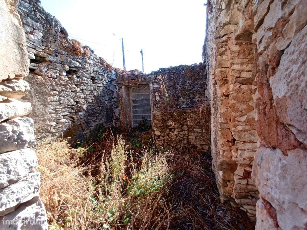 Moradia em ruina com terreno em Maxieira-7