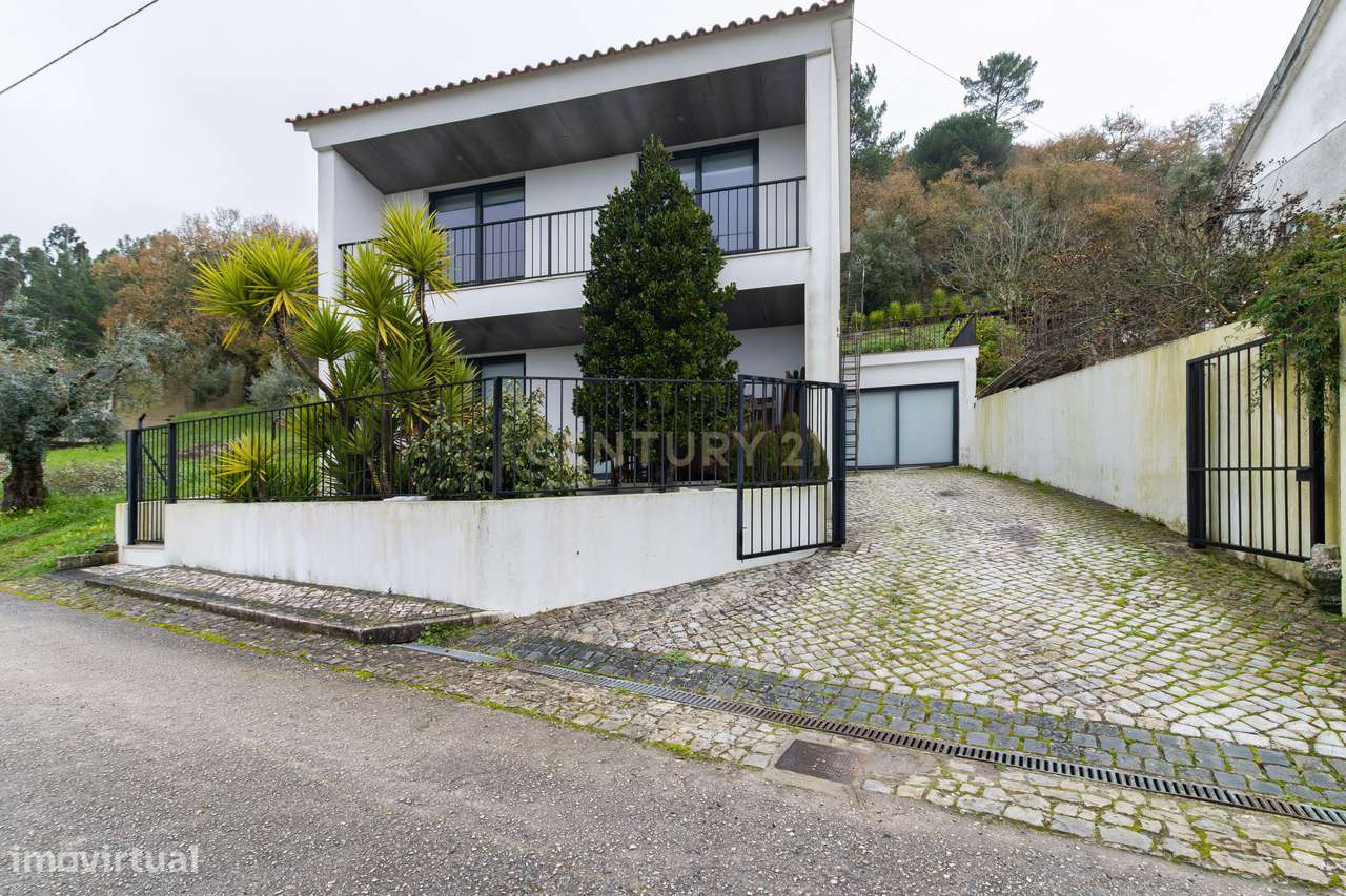 Moradia T3 de arquitetura contemporânea - Grande imagem: 2/23