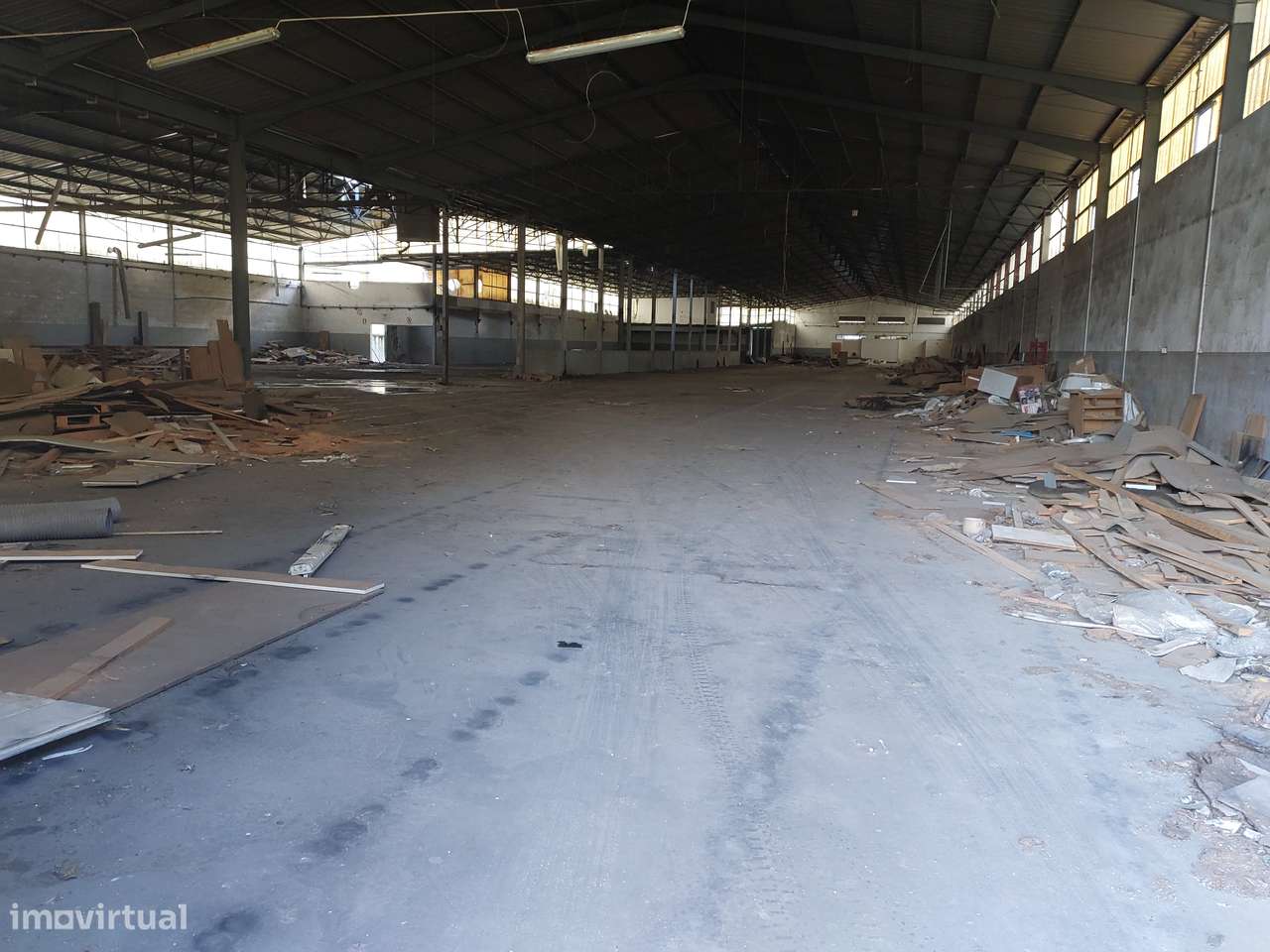 Armazém à venda , zona industrial de vilar dos prazeres - Grande imagem: 3/8