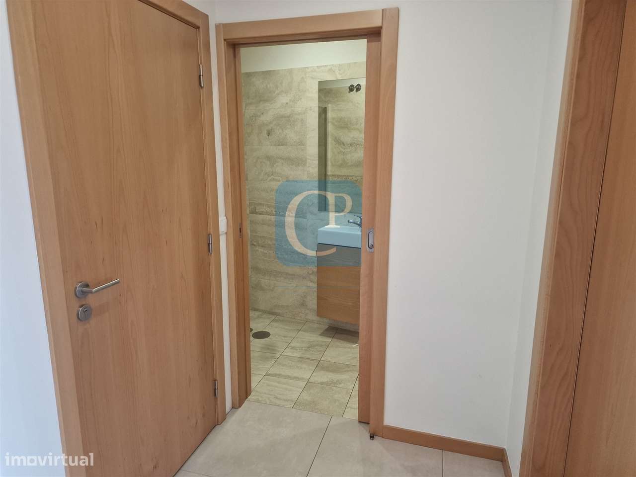Apartamento T1 com varanda à praça das flores, Porto - Grande imagem: 2/14