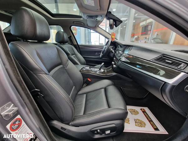 BMW Seria 5 525d xDrive Touring Aut. Luxury Line - 15