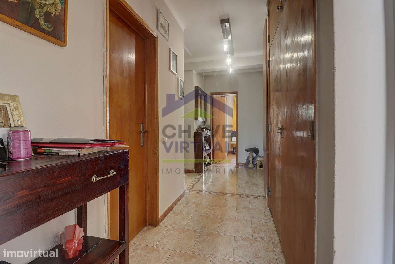 Apartamento T3 com Marquise e Varanda - Centro Caldas da Rainha-9