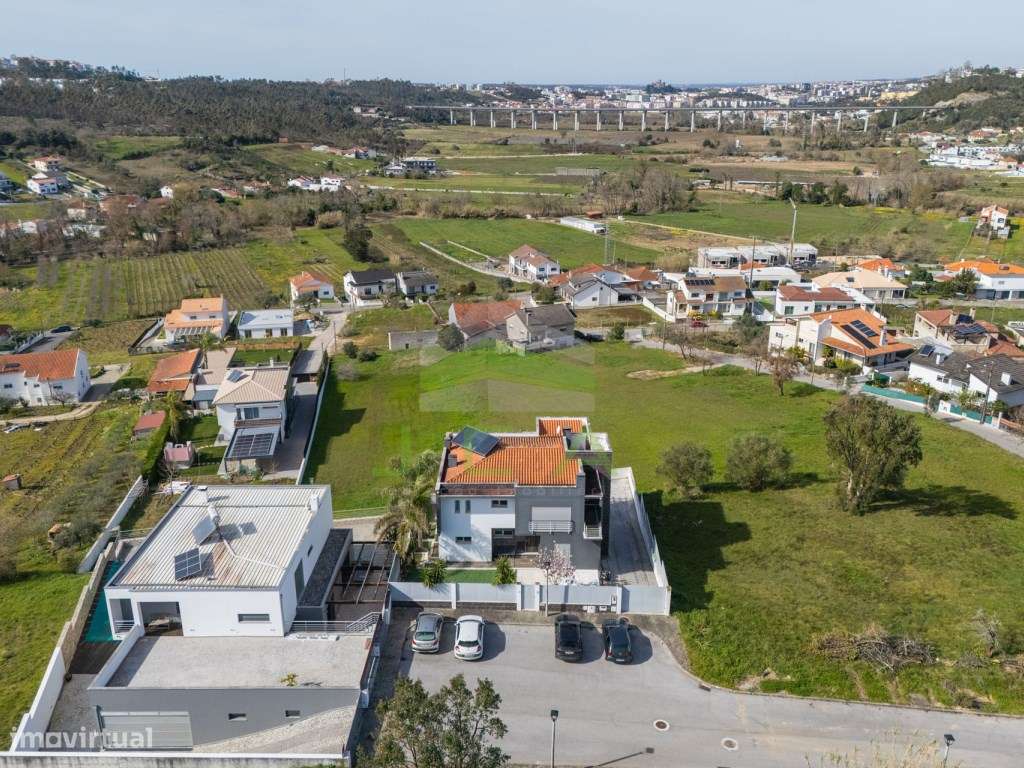 Moradia V4 isolada a 3min de Leiria-52