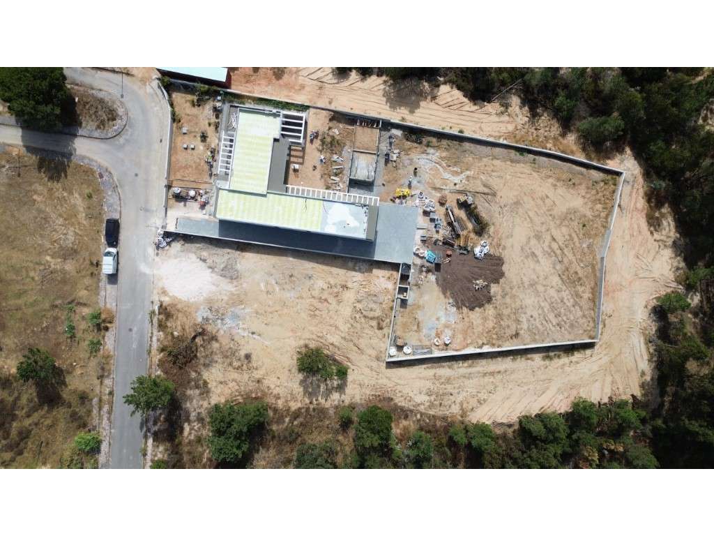 MORADIA T4 TÉRREA A ESTREAR - CASAIS DOS BRITOS - AZAMBUJA-33