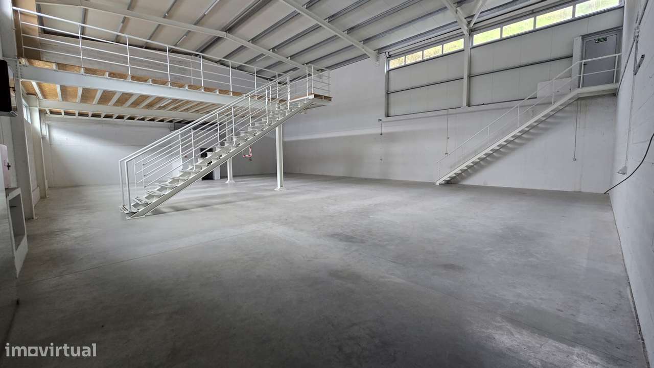 Pavilhão/armazém para Arrendamento-0