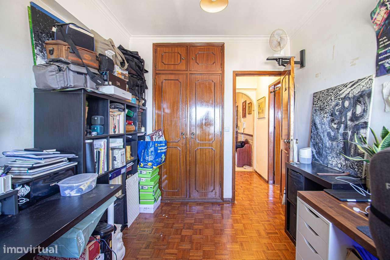 Apartamento T3 com garagem em Carnaxide-17