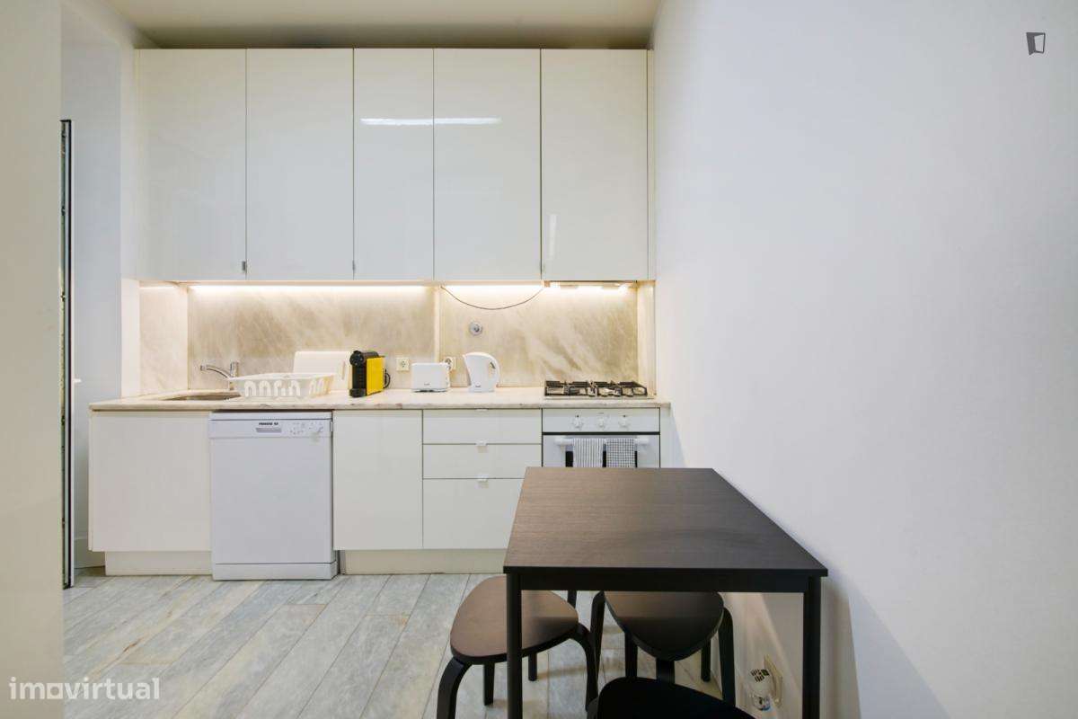 Quarto - localizado em Arroios Lisbon - Grande imagem: 4/17