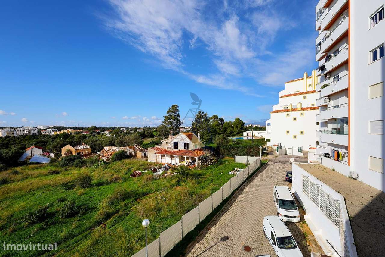 Apartamento de 2 Quartos com Vista Mar e Piscina  a 300m da Praia da R-7