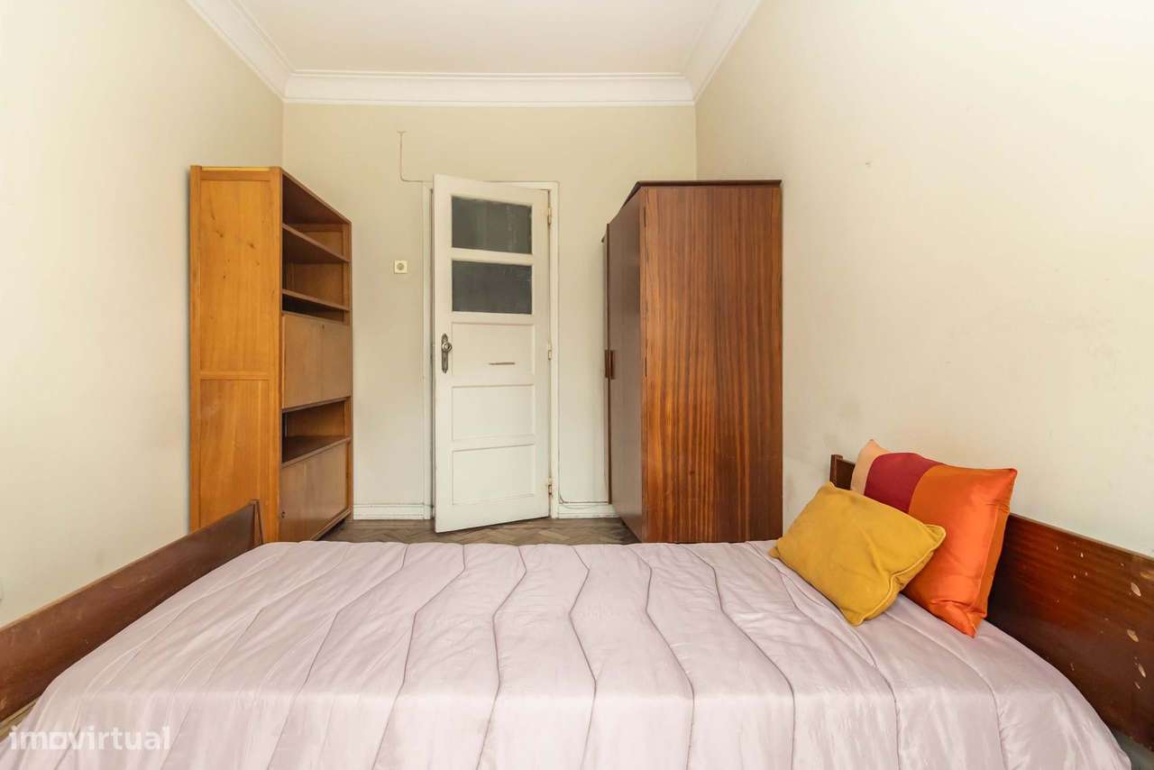 Apartamento T2, junto ao Hospital da Cruz Vermelha , em Benfica-19