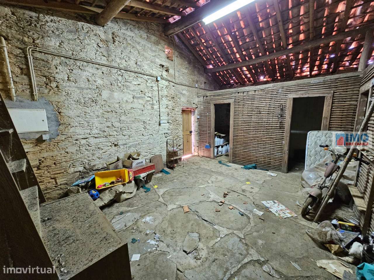 Moradia p/ Renovar -  Stº André das Tojeiras - Grande imagem: 4/11