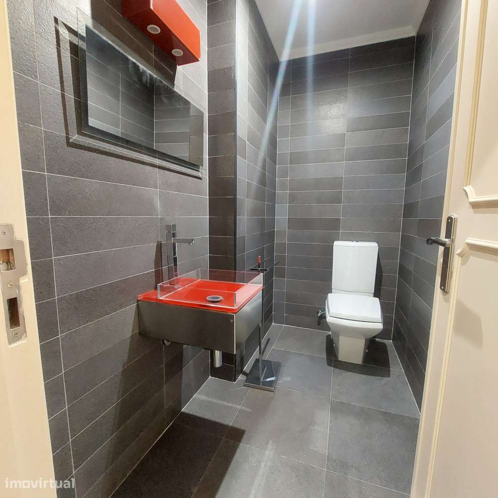 Apartamento T4 com 3 casas de banho e garagem-9