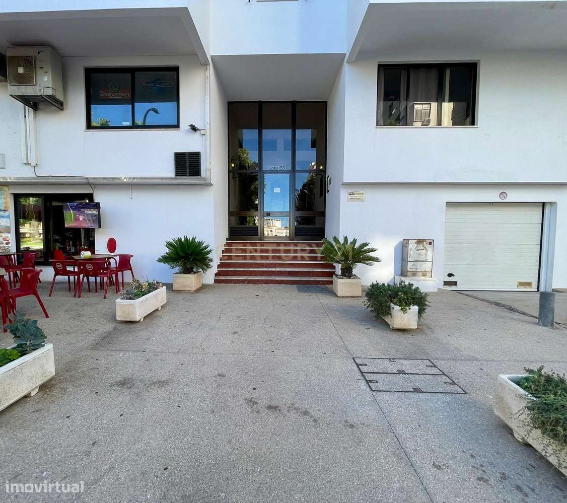 Exclusivo Apartamento T2 - Quarteira - Lugar de Garagem - Varandas - P-4