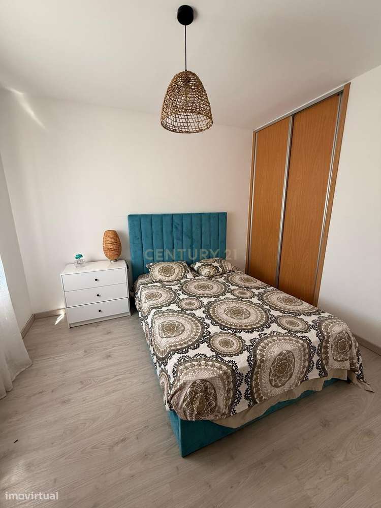 Magnifica T3 com Piscina no Corval-9