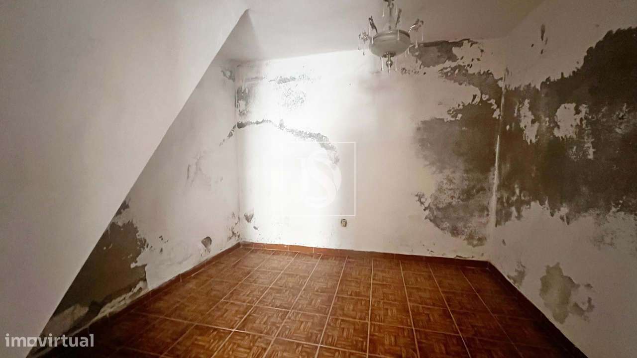 Moradia para Recuperar na Zona do Gavião – Oportunidade Única - Grande imagem: 5/21