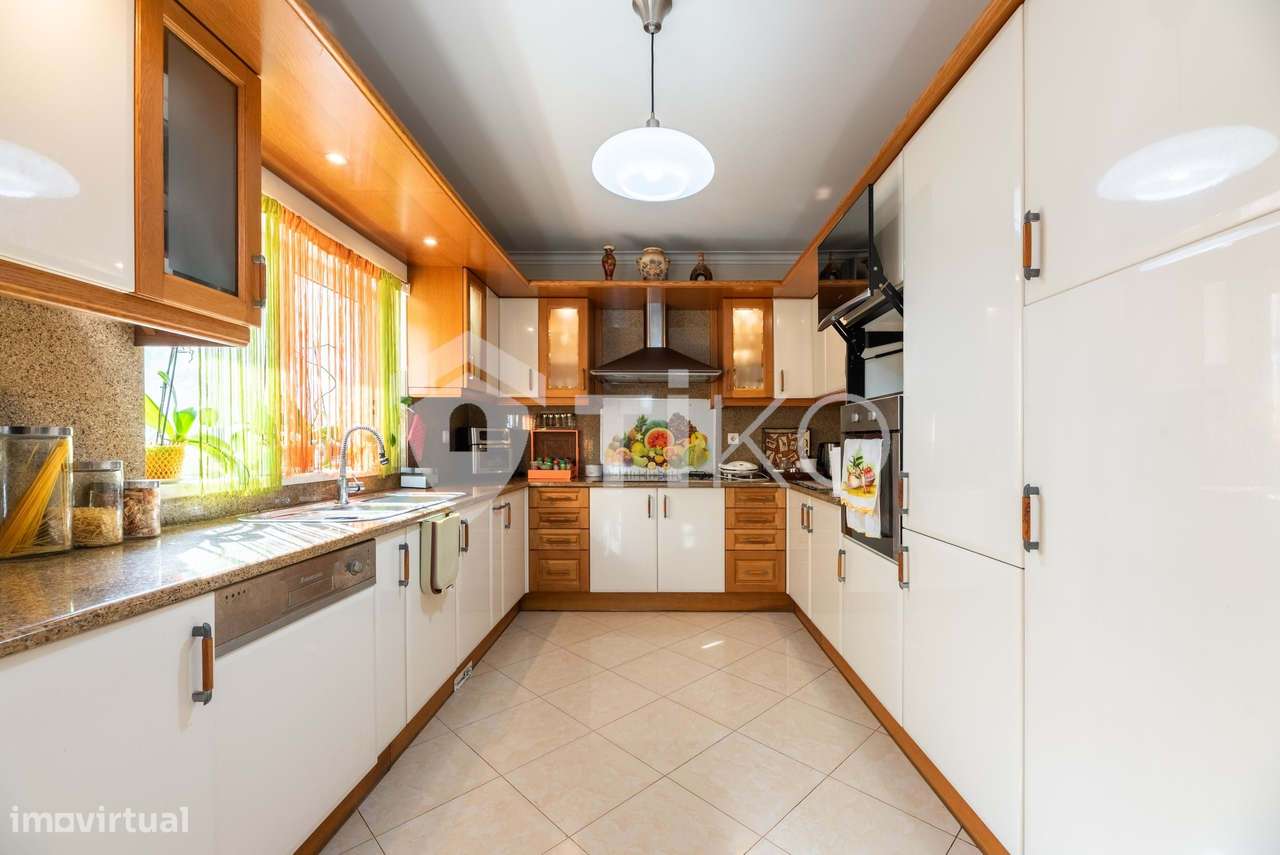 Moradia, 342 m², Charneca de Caparica e Sobreda-9