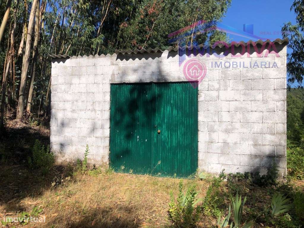 Arrecadação e terreno em Castanheira de Pera-0