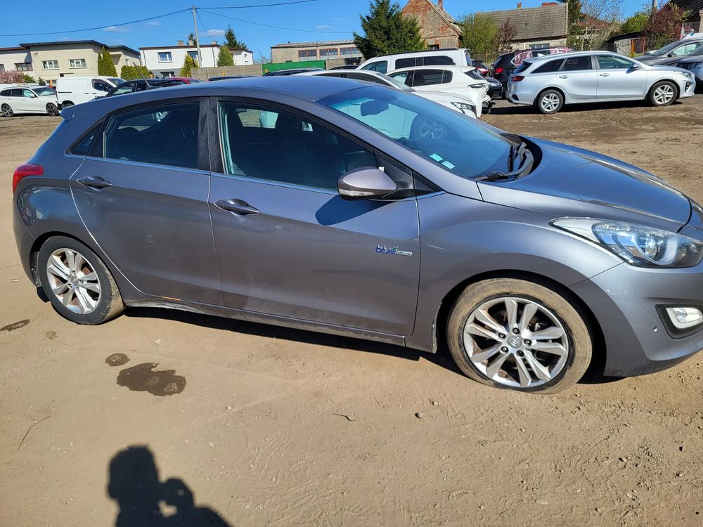 Hyundai i30 II blue 1.6 CRDi Trend 2012