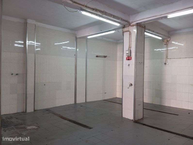 Armazém aluga-se na Ramada - Grande imagem: 4/11