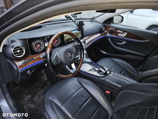 Mercedes-Benz Klasa E 220 d T 9G-TRONIC Exclusive - 24