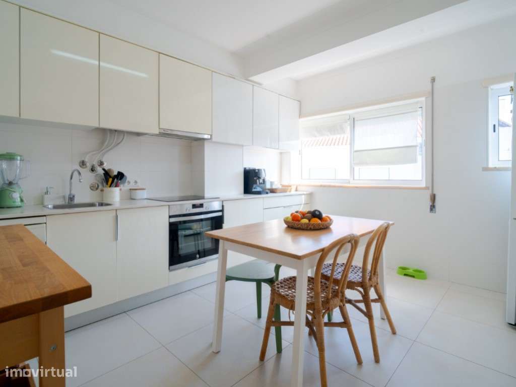 Apartamento T3 com varanda e vista deslumbrante para a Praia do Nor...-12