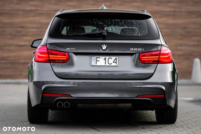 BMW Seria 3 328i Touring xDrive Sport Line - 10