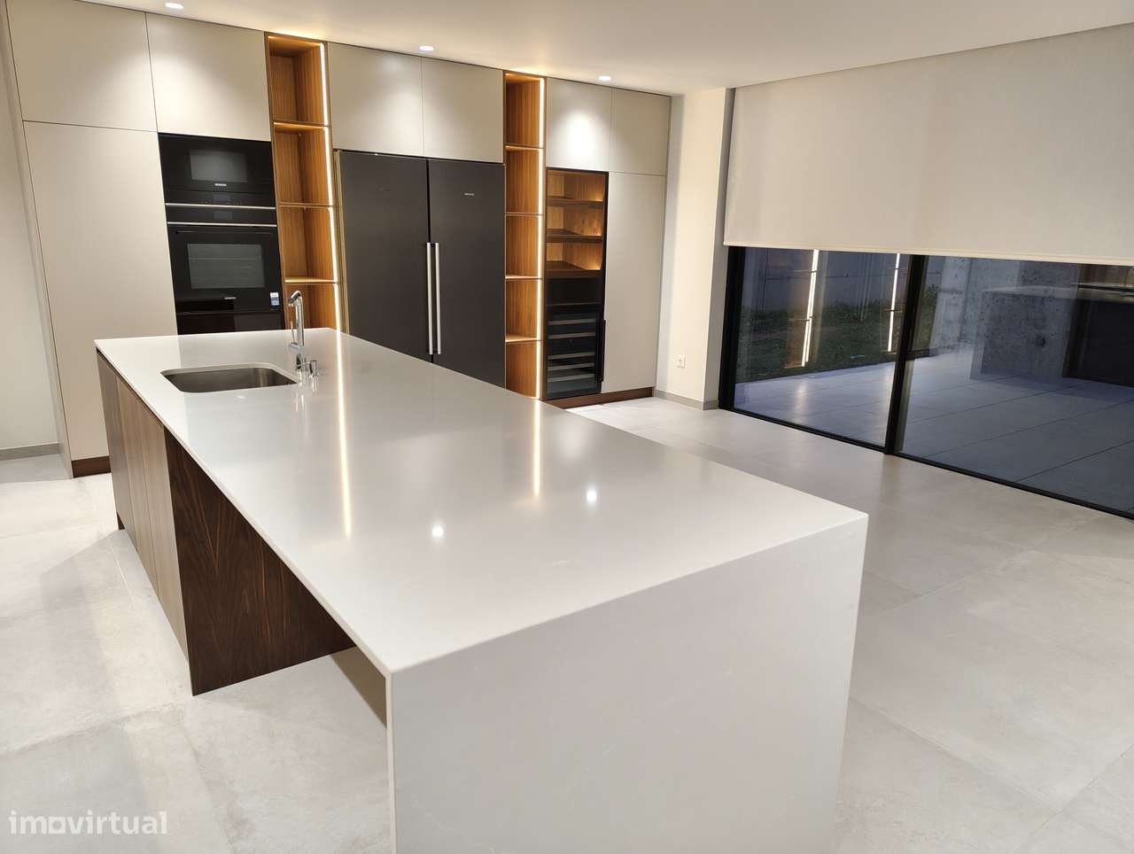 Moradia T5 com piscina e jardim em Canidelo-12